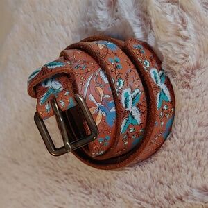 💚GAP LEATHER BOHO FLORAL BELT